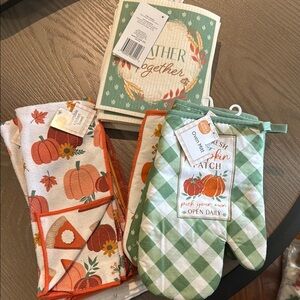 New Pumpkin Patch Kitchen Towel and Oven Mitt Set